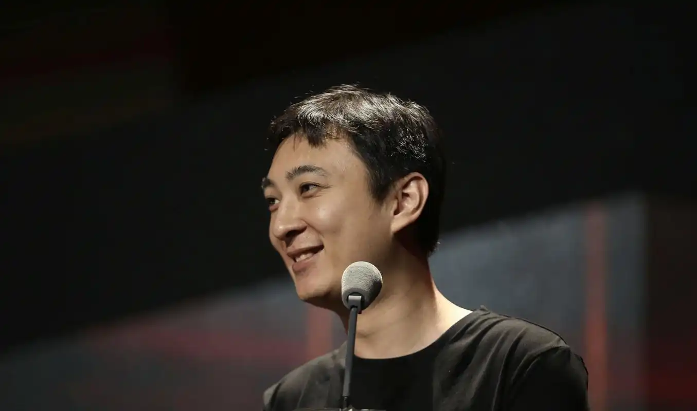 王思聪直播首秀人气爆棚,一个小时狂赚700万,最后尴尬的离开_礼物