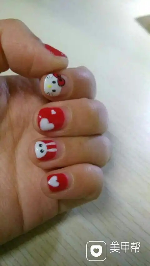 圆形红可爱可爱的红色系,萌萌哒的女孩也可以驾驭美甲图片