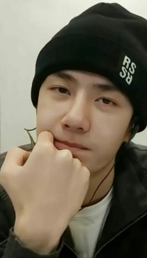 来吃素颜小狗啦～天然去雕饰的纯粹漂亮#长风破浪#丨#王一博长风破浪