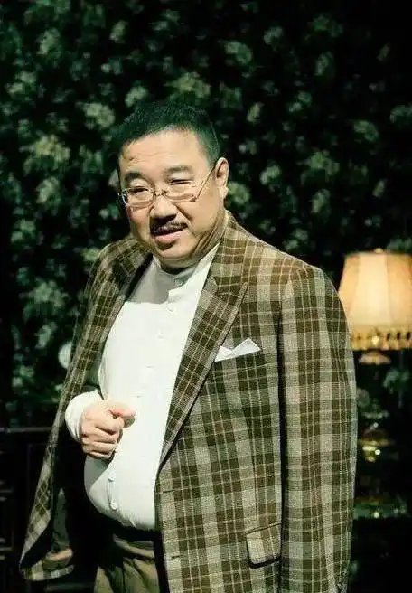 偏心的英达:冷落长子巴图,宠爱次子为国争光,网友:可怜了孩子_宋丹丹