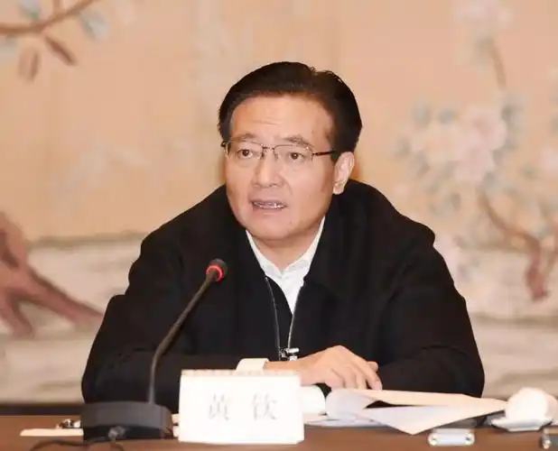 黄钦参加江阴代表团审议