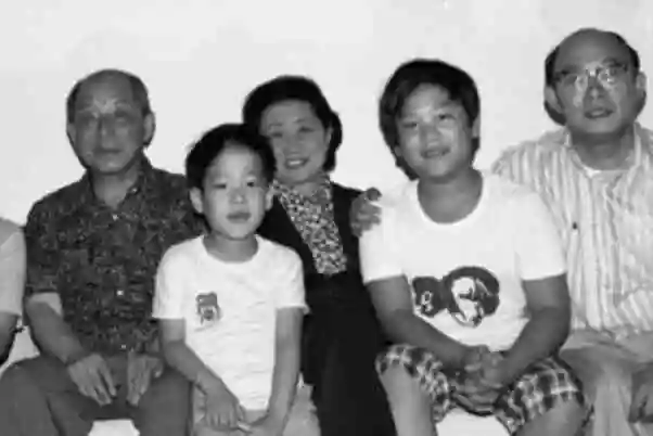 张学良的三个孙子介绍名校毕业学习软件开发和新闻业