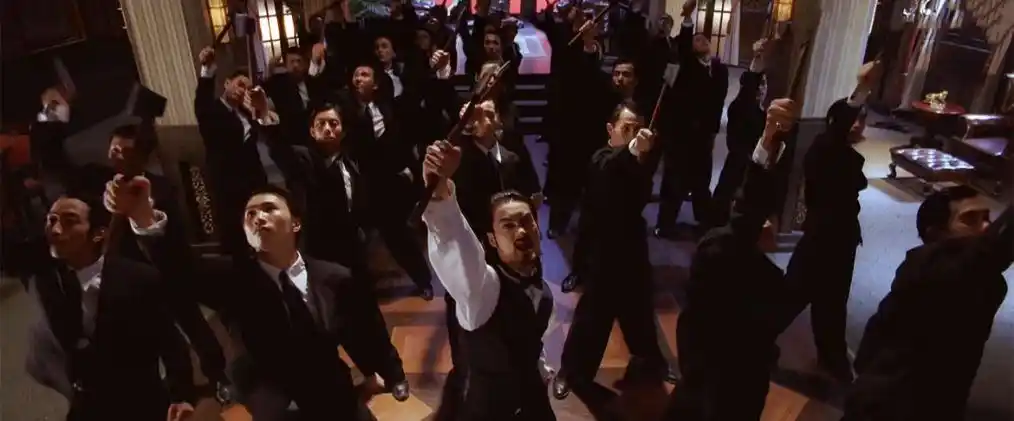 斧头帮在《功夫》里面是一个比较尴尬的存在,这个帮派虽然控制住了