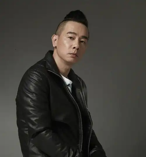 他是古惑仔原定山鸡却因太帅被淘汰这才成就陈小春