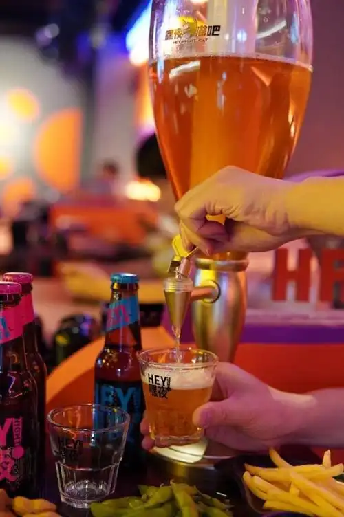 新晋网红酒吧嘿夜猫吧帅哥美女都爱去