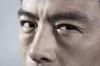 犀利眼神的男人摄影图图片下载