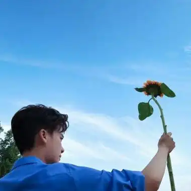 文艺范男头如果你要拥抱我请提前告诉我 我好把小肚子收起来_男生头像