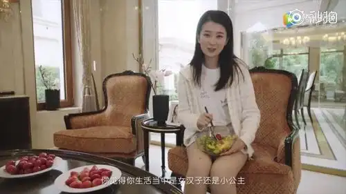 乔欣就直播她每天在家护肤游泳下午茶玩换衫游戏吧.