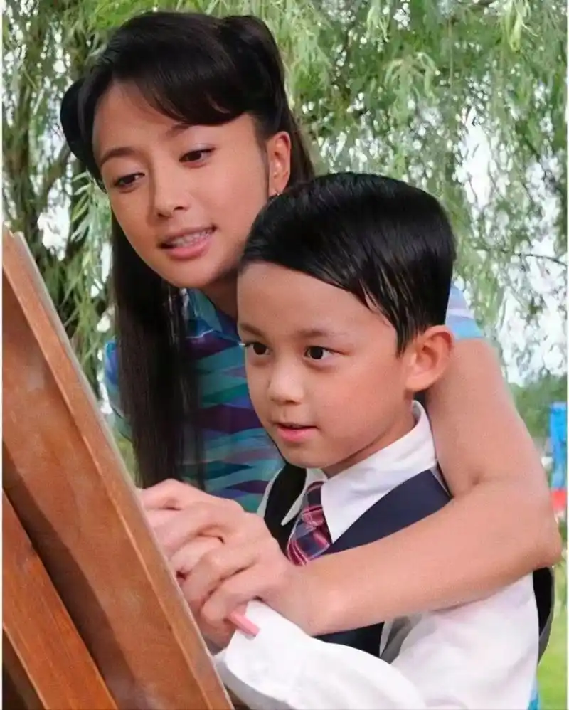 十几年前我是你妈,十几年后电音朵拉 不得不说十几年前秦岚和吴磊演的