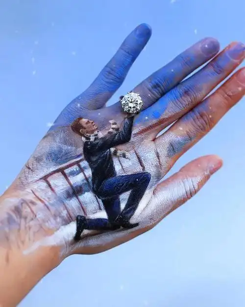 她在身上画画,画作给人一种错觉感,还吸引63万粉,我都看呆了_网易订阅