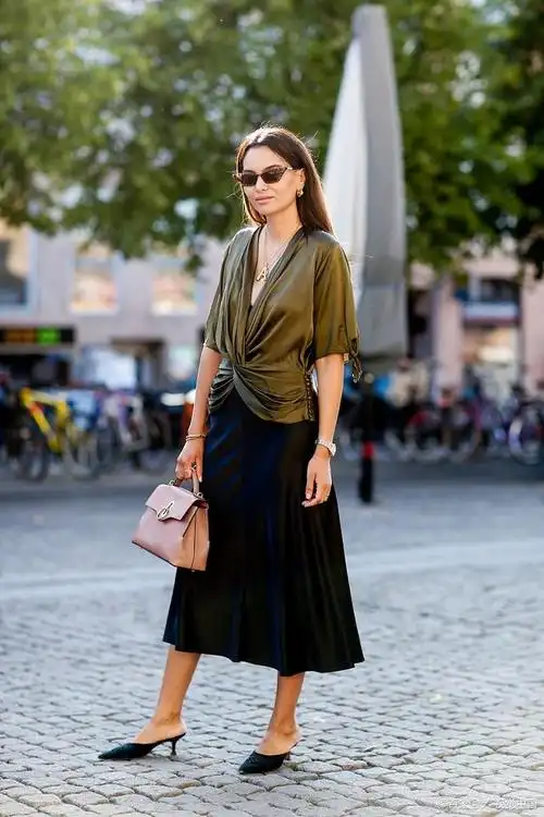 引爆时尚界争议的穿搭话题:正确搭配衣服颜色的秘诀是什么?