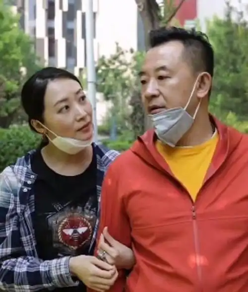 曲栅栅嫁给落魄黄海波凭狂飙走红如今过得怎样了