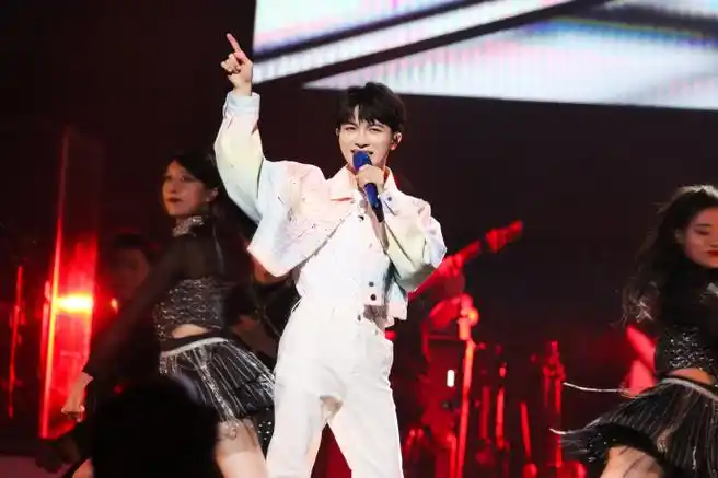 周深超话78#周深深深感谢你9周年演唱会#【周深|「深深感谢你」演唱