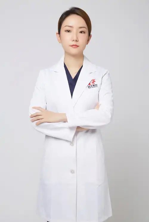 p>鲁佳莹,女,系上海时光整形外科医院执业医师 /p>