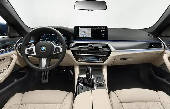 实拍解析新款宝马5系豪华or运动都满足你年底就能买