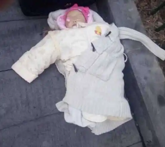 大事件|七个月大的女婴被遗弃火车东站!好狠心.