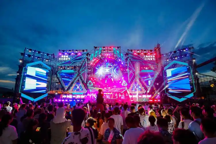 《中国主题公园电音节白皮书》:华侨城推动"主题公园 电音" 创造新型