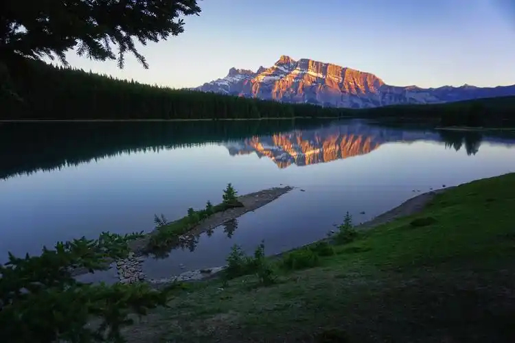 落日金山断背山