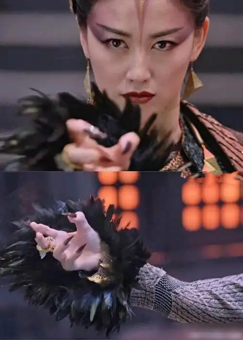 周围自带黑烟特效,看着凶狠又霸气,感觉黑化后这种类型的指甲比较正常