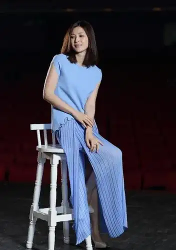 童蕾拥有好气质就是任性,一身运动套装也能穿出清新范,休闲舒适