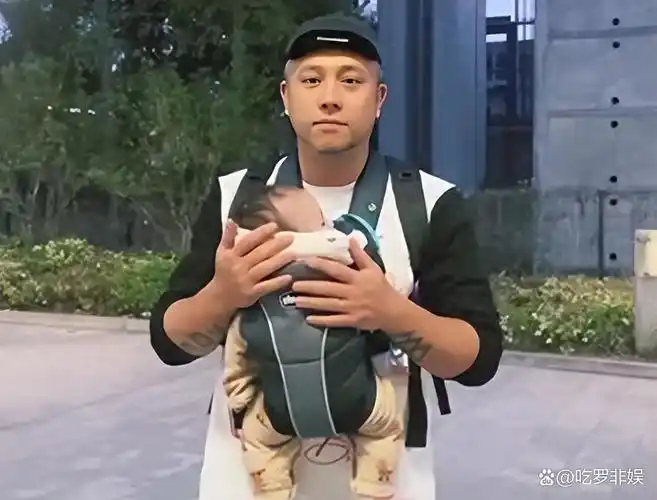 香港男星张致恒遇经济困难贴收款码求外界捐钱网友怒斥不要脸