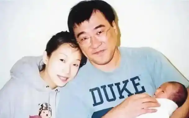 于是李宗盛决定不辜负她,决心为林忆莲赋予妻子的身份