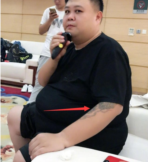 岳云鹏晒孙越纹身照吓坏观众,网友:郭德纲身上也有
