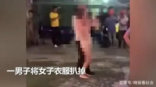 辣眼!女子坐摩的少付4元起冲突,司机当众扒掉女子衣服引围观!