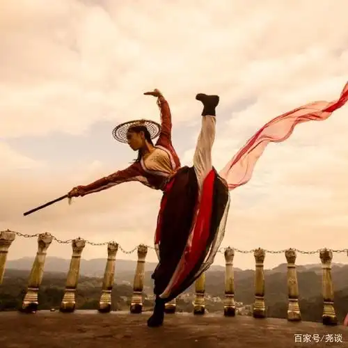 峨眉凌云粉丝超2000万,陈赫请为座上宾,常扮周芷若发扬峨眉武术