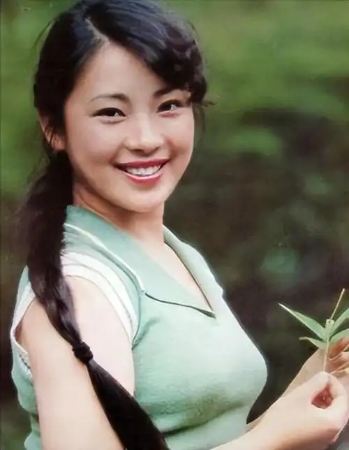 李连杰的女儿李思在父母离婚的阴影里长大35岁仍未婚