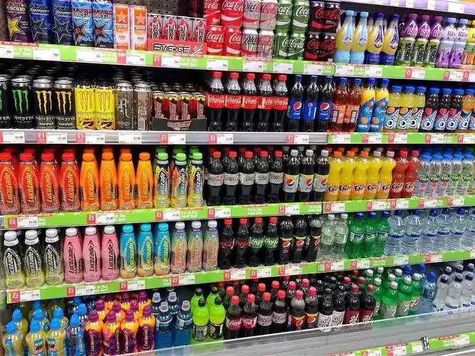 超市饮品区货架装饰图片欣赏2022
