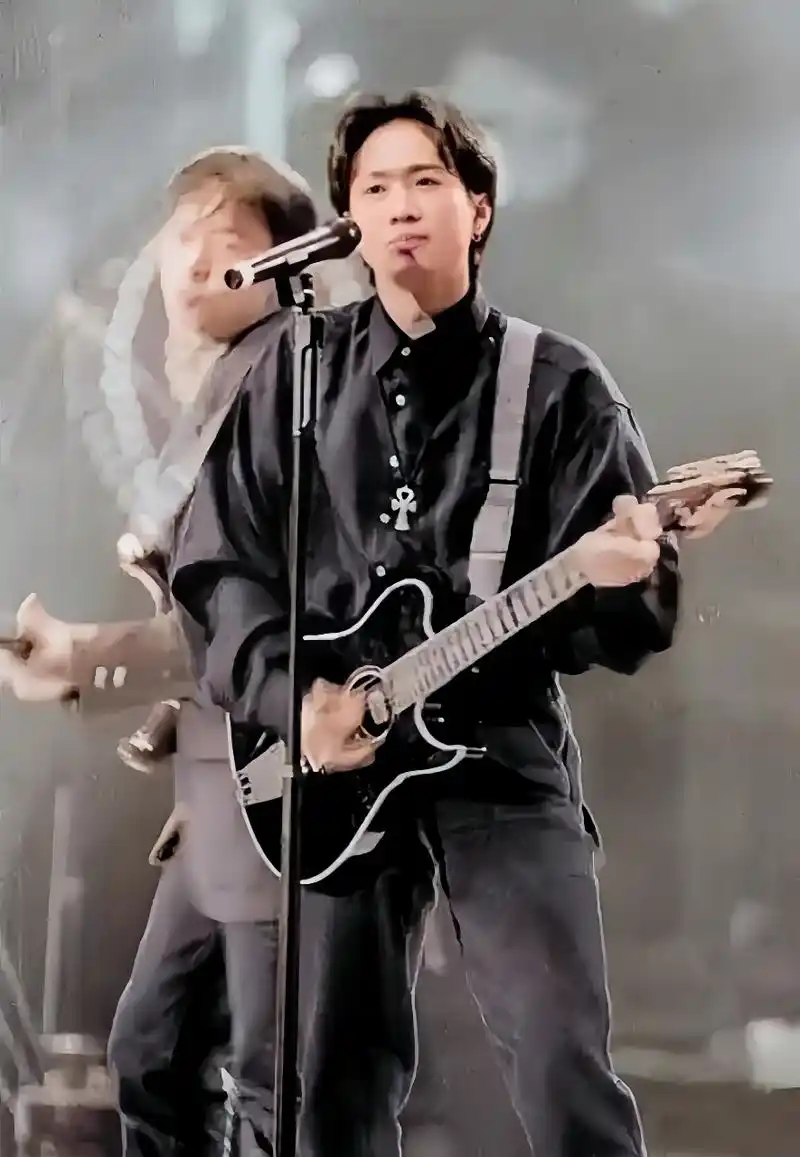 黄家驹:音乐传奇,舞台之魂