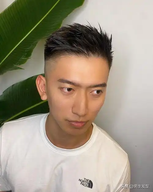 男人过了40岁别剪"幼稚"发型,这六款发型成熟帅气,值得尝试