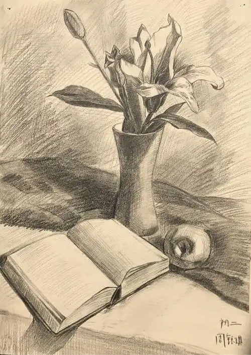 初二周钰祺 花卉是绘画中最难画的类别,百合花的姿态画得还是相当可以