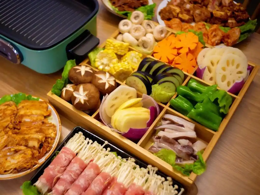 我们说好的烤肉沉浸式摆盘和食材分享来了 食材分享: 91一,荤菜类