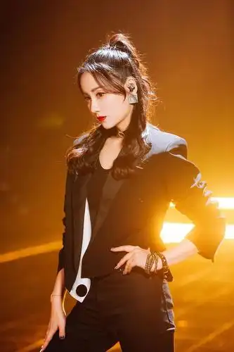 姐姐2迎一公舞台吕一酷飒出场气场全开引热议