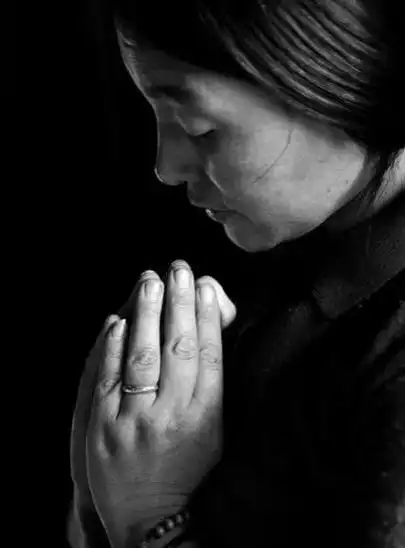 亲爱的女儿:一别再无归期,你长眠我思念,从此相见只在梦里