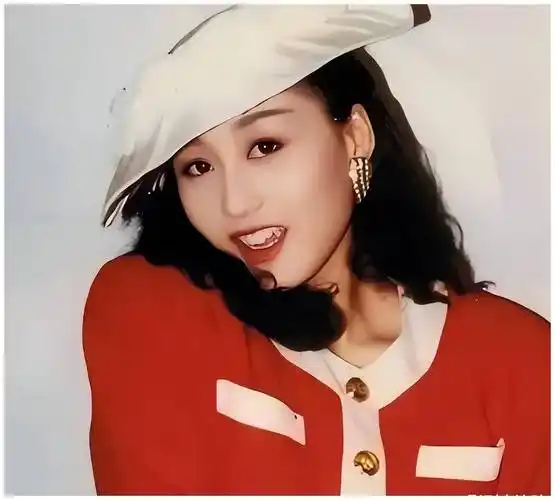 62岁利智近照曝光!