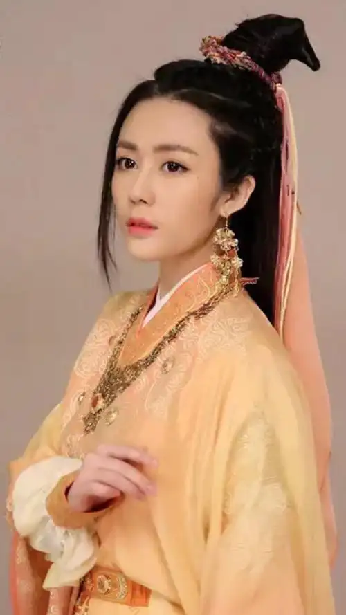 青云志三尾汤晶媚饰