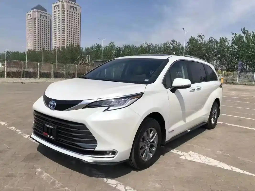 21款塞纳进口两驱顶配带腿托白外灰内506万