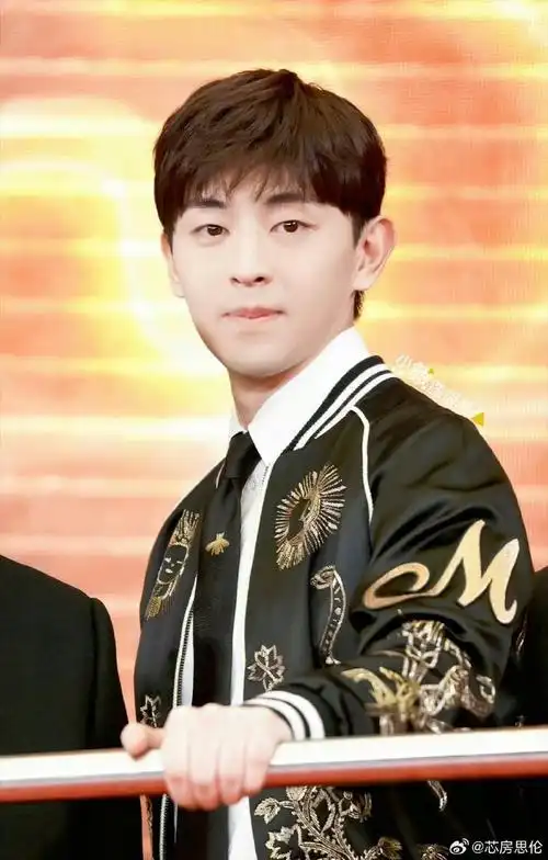 灯芯群超话灯芯阁超话#邓伦#爱你2020天,珍惜拥有,在乎长久,心静无尘