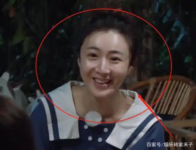 有种"整容"叫薇娅卸妆,摘掉假睫毛后,网友:这是同一个人吗?