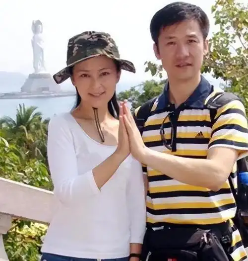 一恋李亚鹏二恋李泉三恋耿乐四恋黄志忠51岁仍坚持不婚