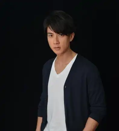 吴尊林丽莹庆祝相恋27周年晒甜蜜初恋照秀恩爱自称奋斗情侣