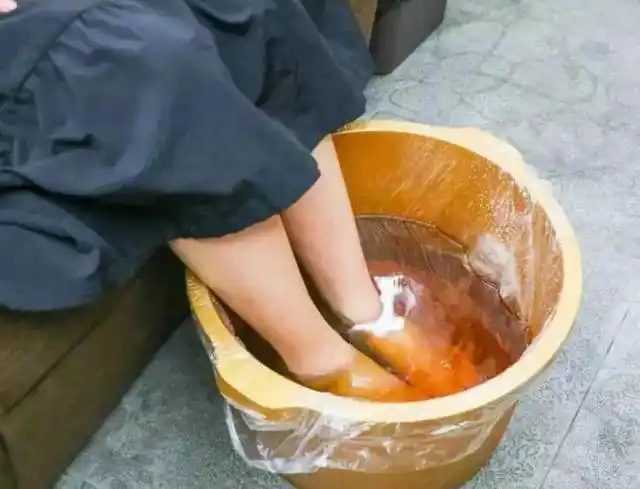 艾叶泡脚有什么功效?如果你能坚持的话,恭喜你将收获这三个好处