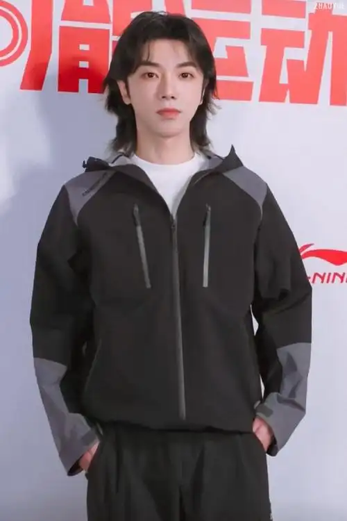 华晨宇李宁运动时尚产品全球代言人