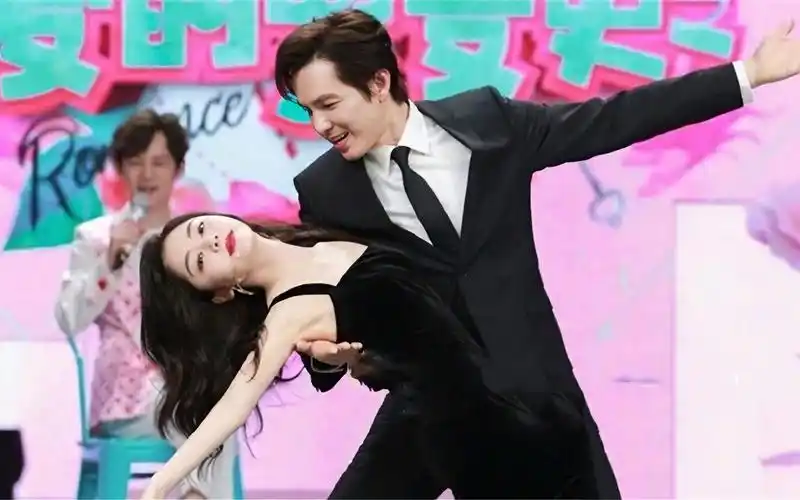 跟谭松韵关晓彤现场热舞,实力太强了_哔哩哔哩_bilibili