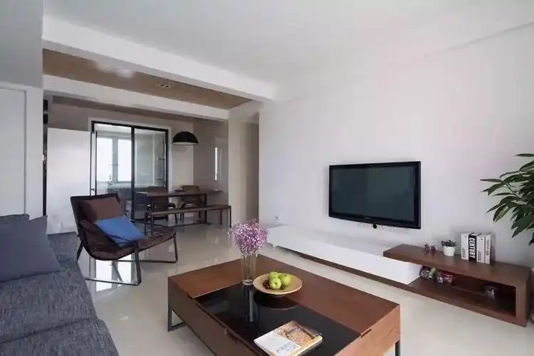 设计刷大白的电视墙却比贴金贴银的还漂亮