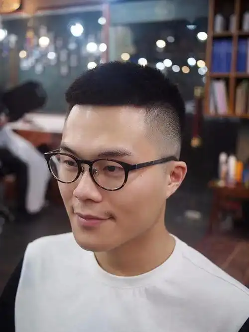 9款大脸圆脸适合发型男