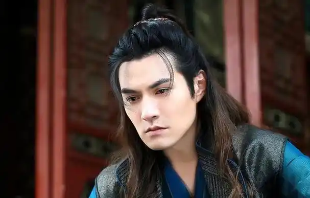 严屹宽,原名严宽,是娱乐圈中的传奇人物,有没有新作品,偶尔也会被人